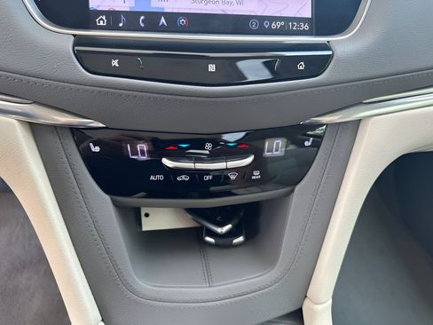 Used 2020 Cadillac XT5 Premium Luxury AWD/4WD image 13