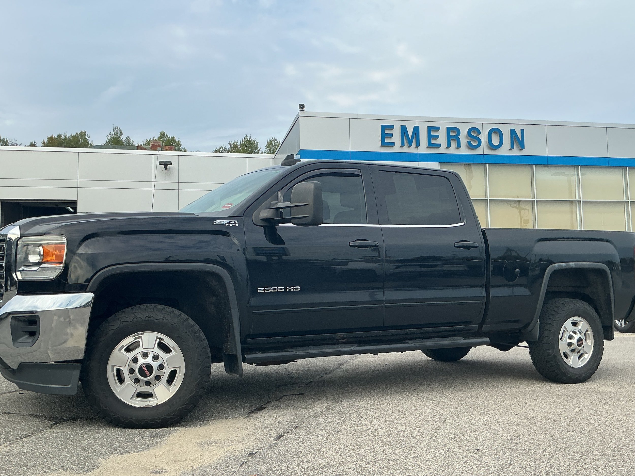 Used 2016 GMC Sierra 2500 SLE w/ Suspension Package, Off-Road AWD/4WD image 8