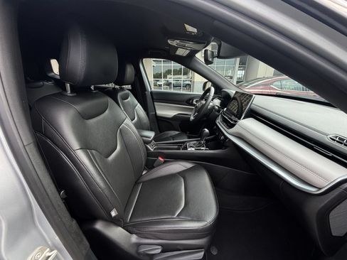 Used 2025 Jeep Compass Limited AWD/4WD image 37