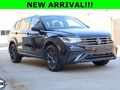 Used 2023 Volkswagen Tiguan SE w/ Panoramic Sunroof Package