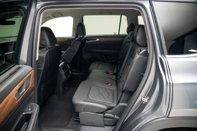 Used 2024 Volkswagen Atlas SE AWD/4WD image 13