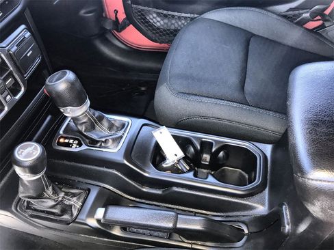 Used 2020 Jeep Gladiator Overland image 21