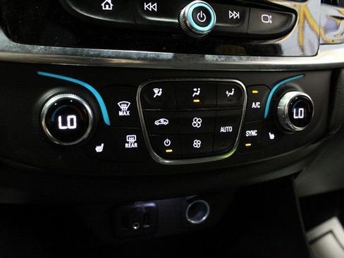Used 2023 Chevrolet Traverse LT w/ LPO, Floor Liner Package AWD/4WD image 28