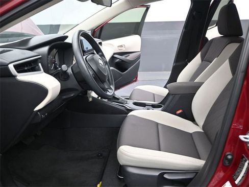 Used 2025 Toyota Corolla LE image 12