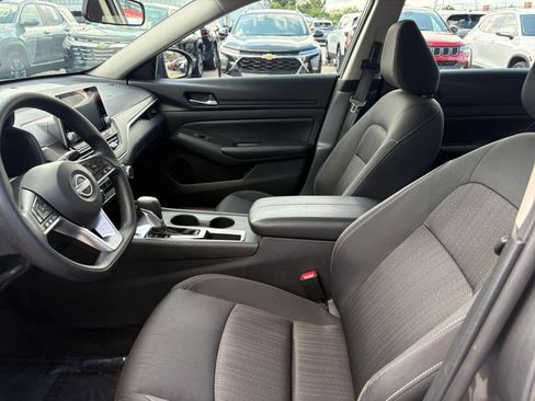 Used 2025 Nissan Altima 2.5 SV FWD image 18