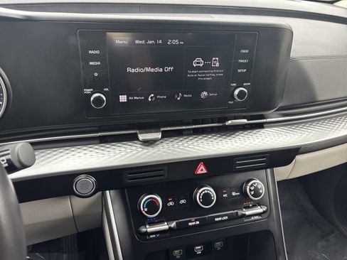 Used 2024 Kia Carnival LX image 21