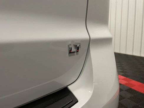 Used 2017 Chevrolet Traverse LT image 16