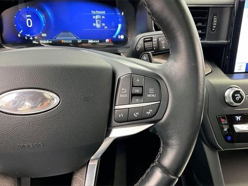 Used 2020 Ford Explorer Platinum w/ Premium Technology Package image 24