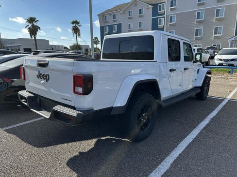 Used 2025 Jeep Gladiator Sport AWD/4WD image 3