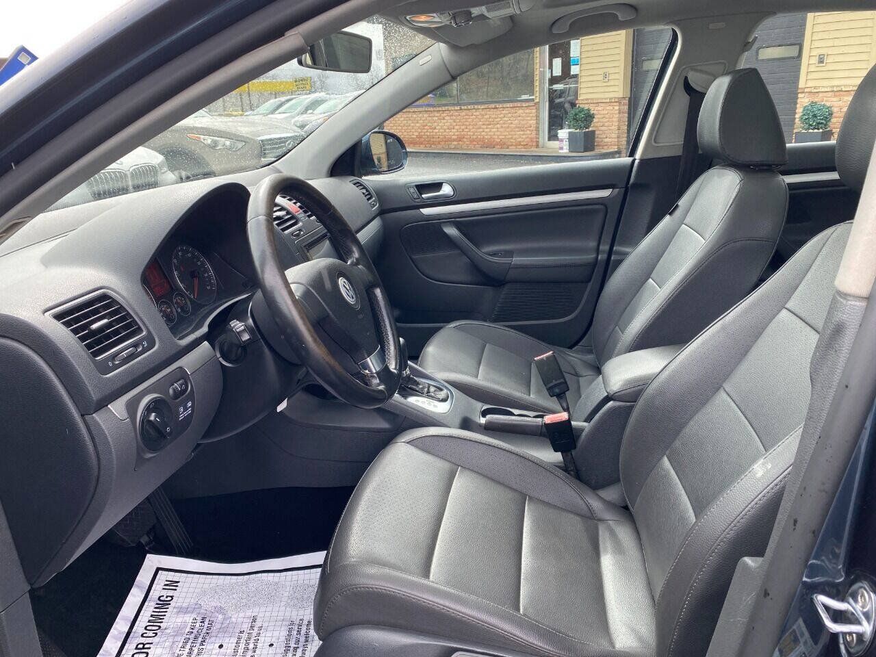 Used 2009 Volkswagen Jetta TDI FWD image 9
