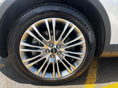 Used 2018 Lincoln MKX Reserve w/ Lincoln MKX Climate Package AWD/4WD image 11