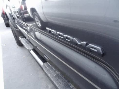 Used 2023 Toyota Tacoma TRD Off-Road image 19