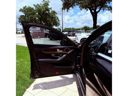 Used 2018 Mercedes-Benz C 300 Sedan image 25