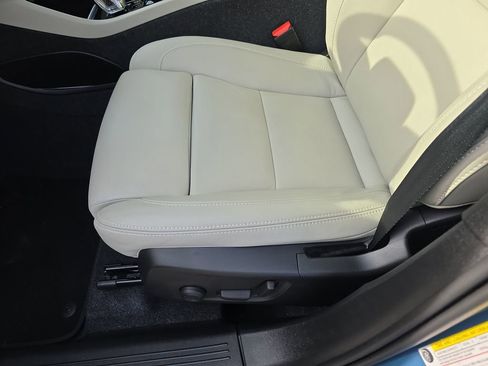 Used 2025 Volvo XC40 B5 Plus w/ Protection Package Premier image 20