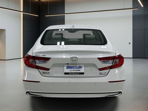 Used 2019 Honda Accord Touring image 4