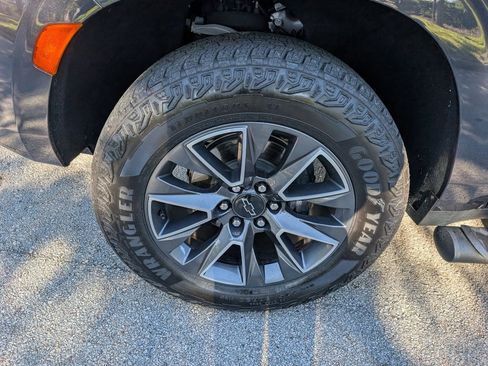 Used 2024 Chevrolet Tahoe Z71 w/ Luxury Package image 11