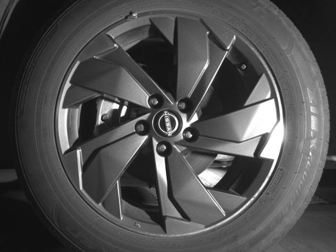 Used 2025 Nissan Rogue SV FWD image 12