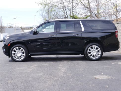 Certified 2023 Chevrolet Suburban High Country w/ Premium Package 2 AWD/4WD image 3