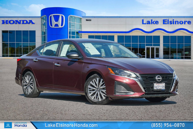 Used 2025 Nissan Altima 2.5 SV FWD image 1