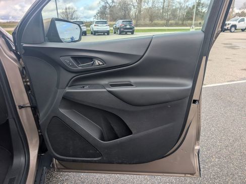 Used 2018 Chevrolet Equinox LT image 31