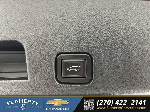 Used 2024 Chevrolet Traverse RS image 22