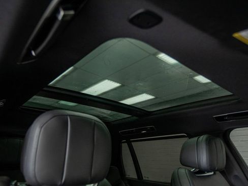 Used 2025 Land Rover Range Rover Long Wheelbase SE image 29