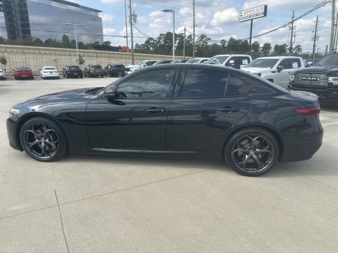 Used 2023 Alfa Romeo Giulia Estrema image 9