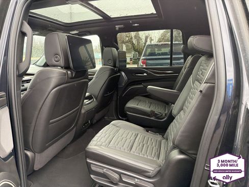 Used 2024 Cadillac Escalade ESV Sport Platinum w/ LPO, ONYX Package image 11