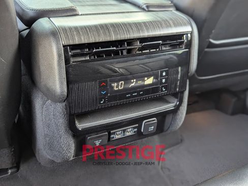 Used 2024 Jeep Wagoneer Series II w/ Flexible Seating Group RWD image 33