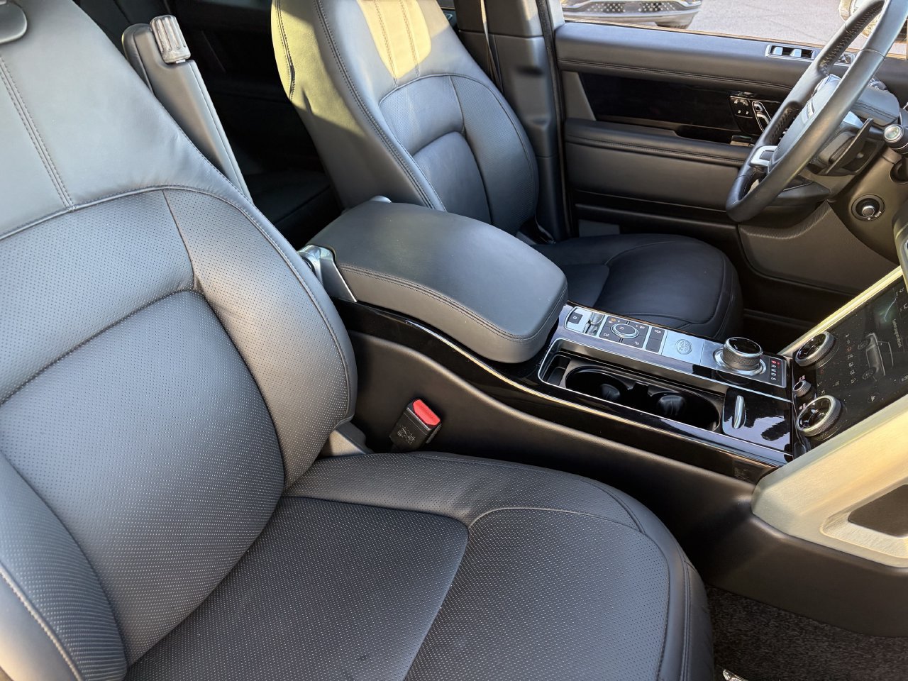 Used 2020 Land Rover Range Rover HSE AWD/4WD image 13