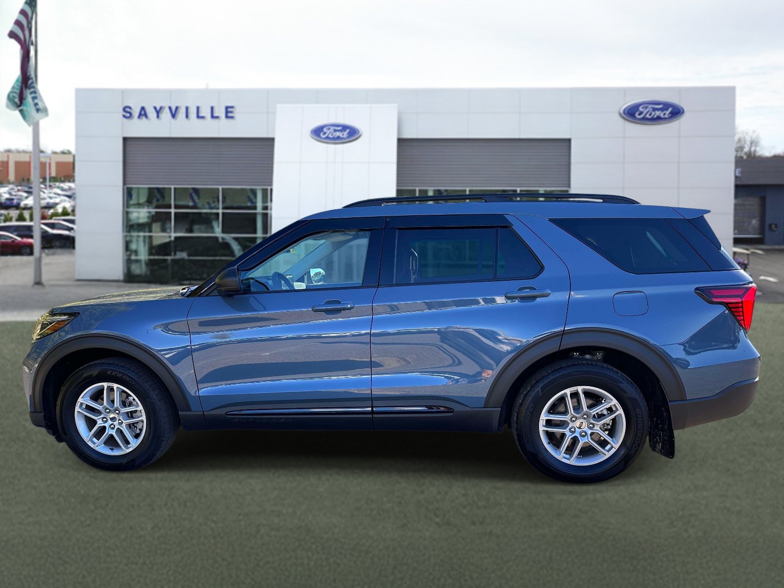 Used 2026 Ford Explorer Active AWD/4WD image 2