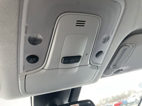 Used 2019 Toyota Prius XLE image 32