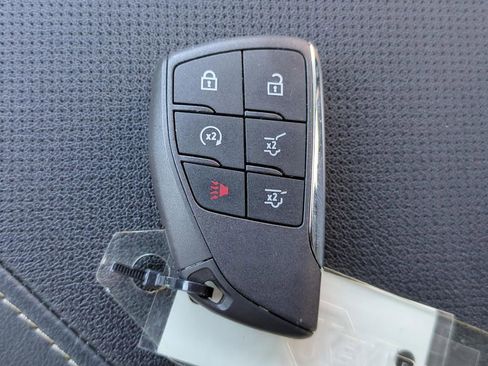 Used 2025 Chevrolet Suburban Premier image 25