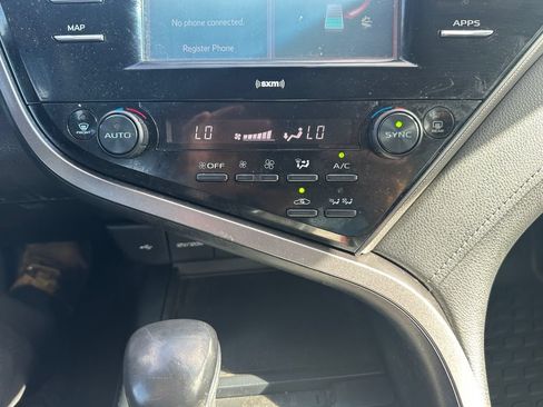 Used 2020 Toyota Camry SE w/ Carpet Mat Package FWD image 14