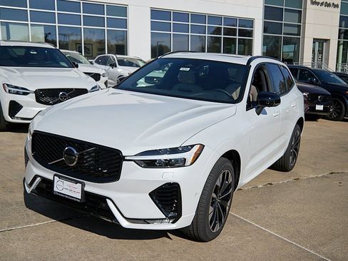 New 2026 Volvo XC60 B5 Plus w/ Protection Package Premier image 6