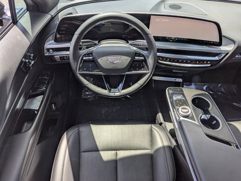 Used 2024 Cadillac Lyriq Luxury RWD image 14