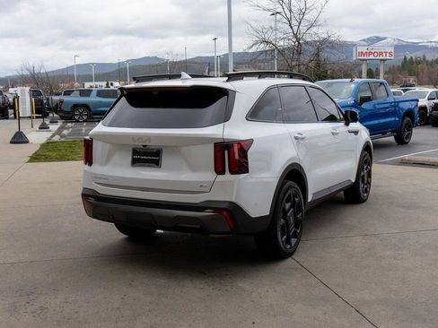 Certified 2024 Kia Sorento SX Prestige w/ Olive Brown Leather Package image 7