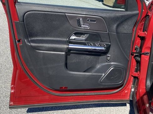 Used 2021 Mercedes-Benz GLA 250 w/ Premium Package image 19