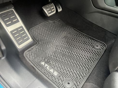 Certified 2024 Volkswagen Atlas Cross Sport SEL R-Line image 15