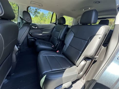 Used 2020 GMC Acadia SLT w/ LPO, Floor Liner Package image 25