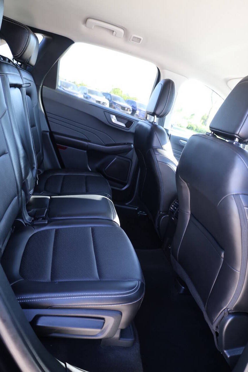 Used 2021 Ford Escape Titanium AWD/4WD image 16