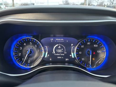 Used 2024 Chrysler Pacifica Touring-L image 43