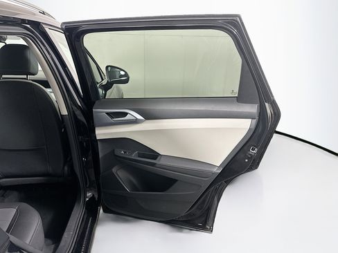 Used 2025 Volkswagen Taos SE image 31