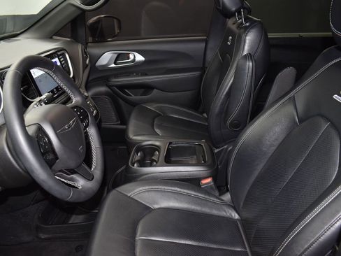 Used 2022 Chrysler Pacifica Touring-L w/ S Appearance Package image 13