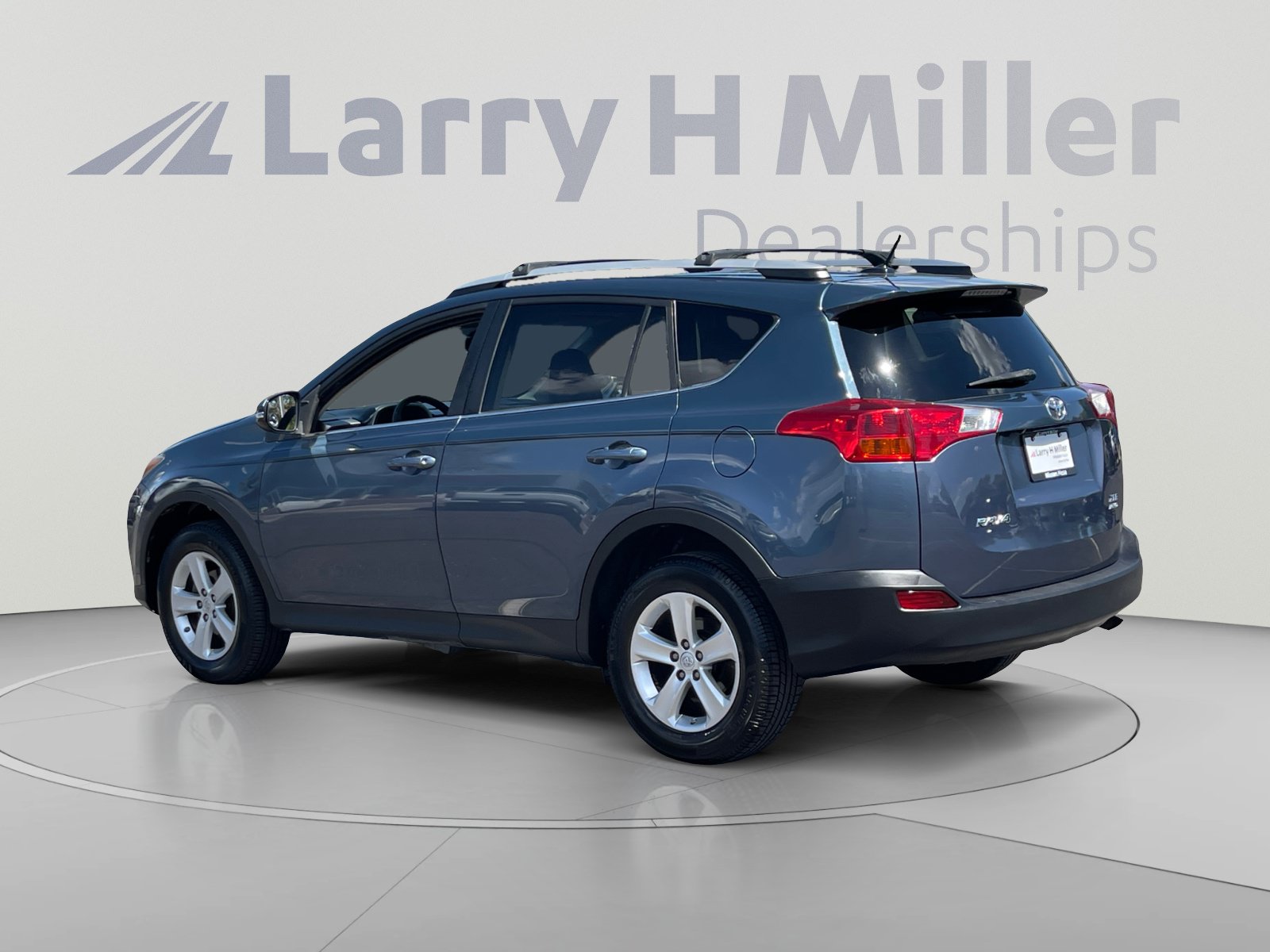 Used 2013 Toyota RAV4 XLE AWD/4WD image 3