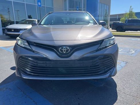 Used 2018 Toyota Camry LE image 3