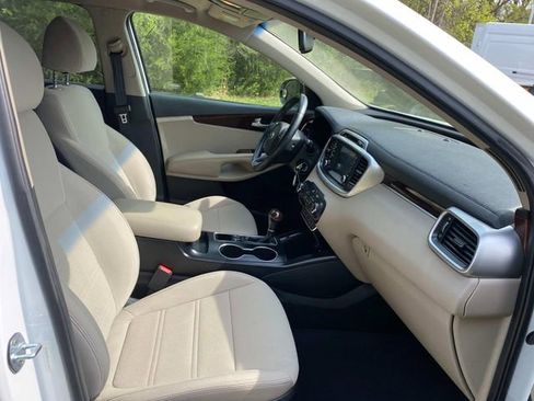Used 2018 Kia Sorento LX image 34