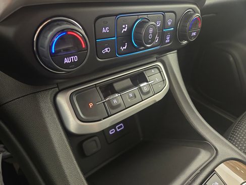 Certified 2023 GMC Acadia SLE w/ LPO, Cargo Package AWD/4WD image 24