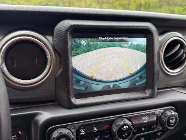 Used 2019 Jeep Wrangler Unlimited Sahara AWD/4WD image 10