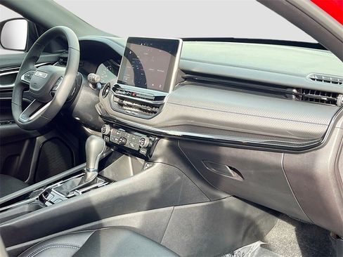 Used 2025 Jeep Compass Latitude w/ Altitude Special Edition image 29